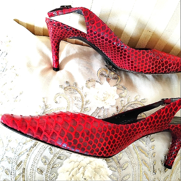 STUART WEITZMAN 8.5 M DARK RED CROCODILE EMBOSSED ALL LEATHER SLINGBACK HEELS - Picture 4 of 11